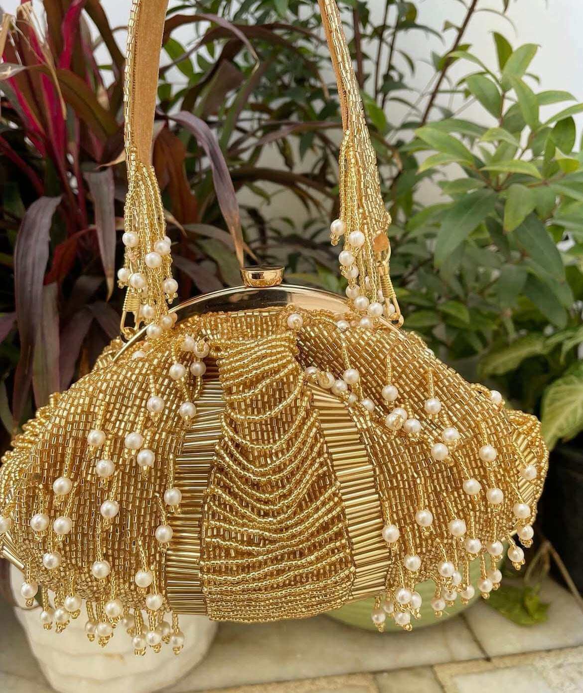 Faiza batua | Vintage Gold Hand-Beaded Frame Clutch