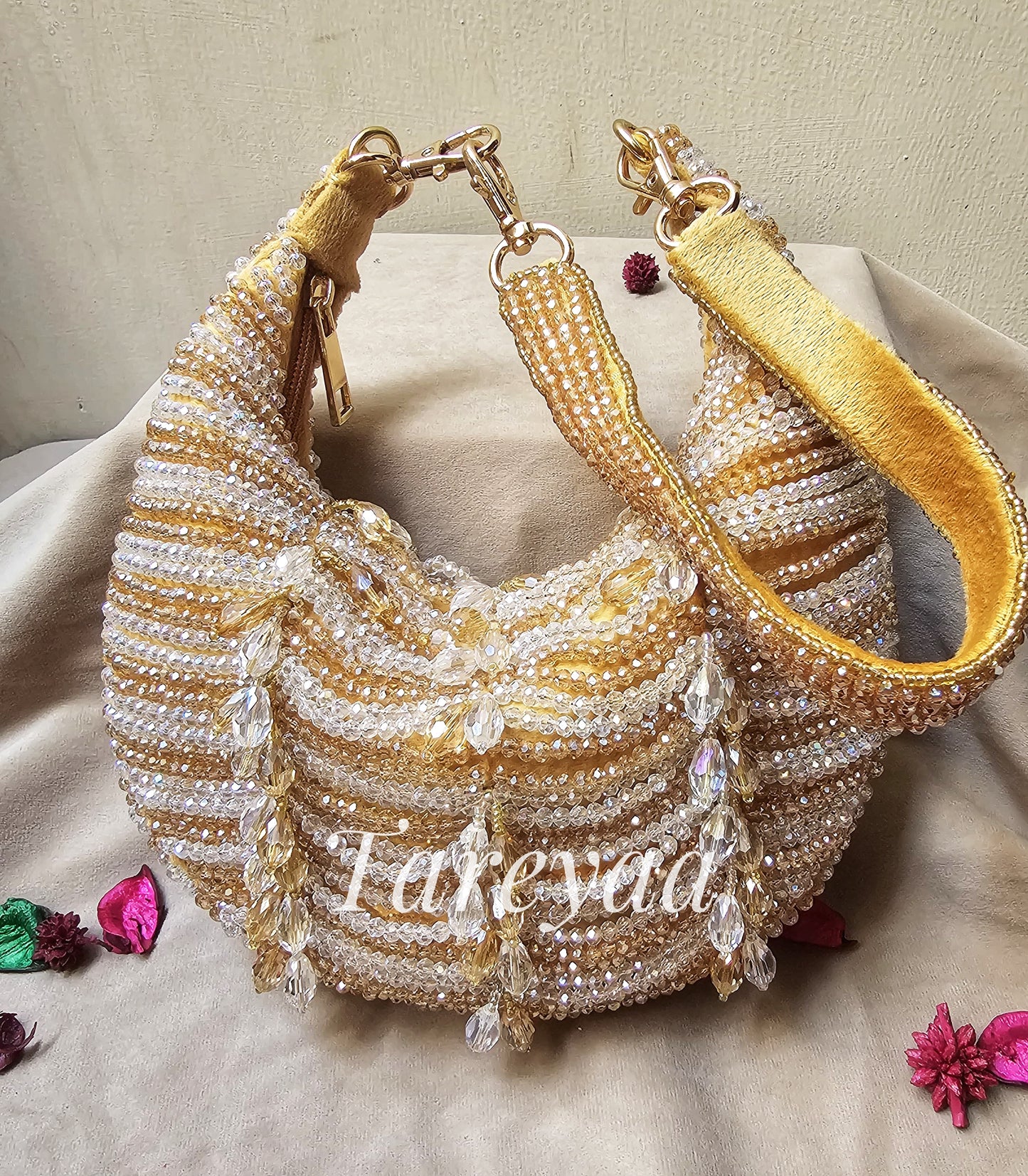 Party bag - Golden Aura - Tareyaa