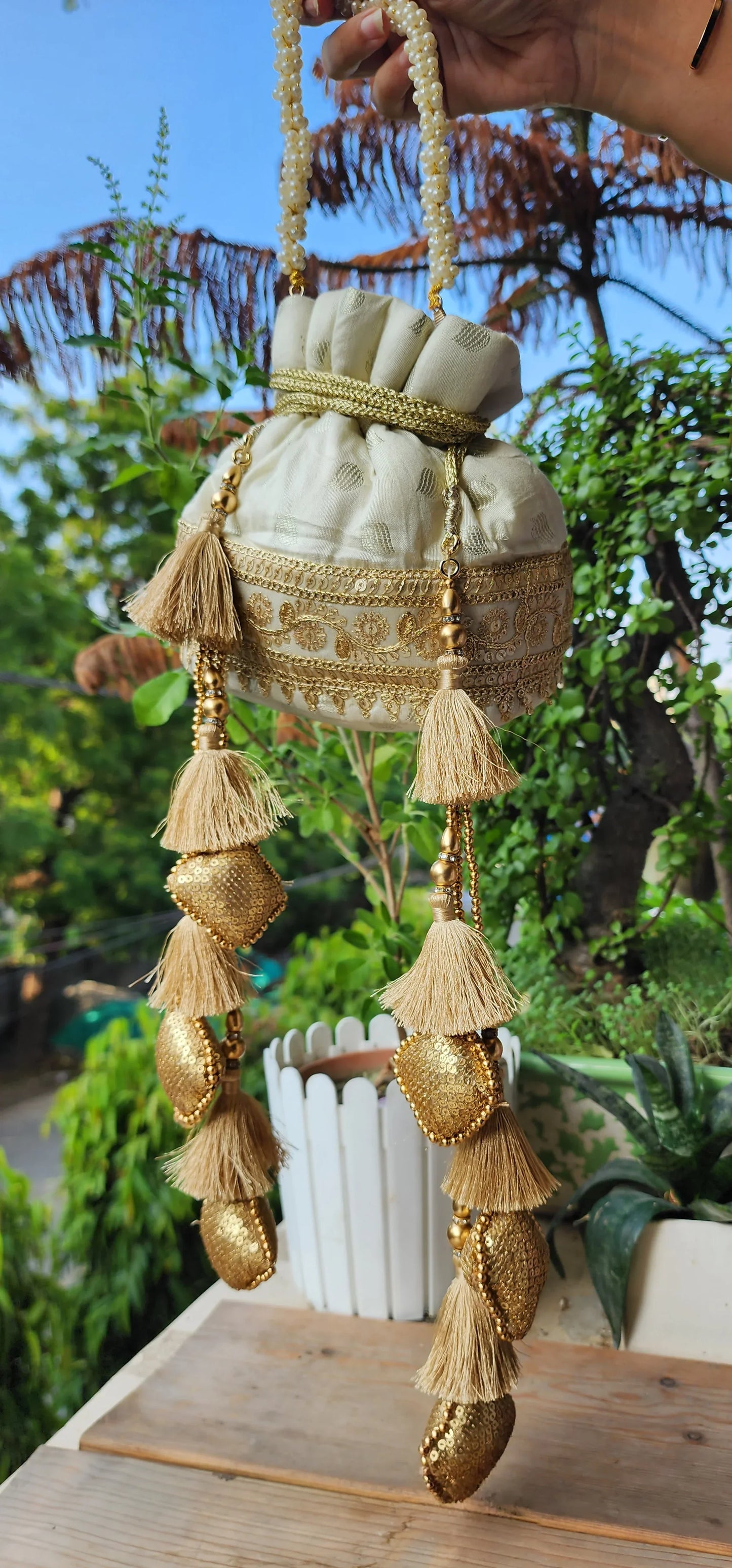 Latkan Gifting Light Potli - Tareyaa