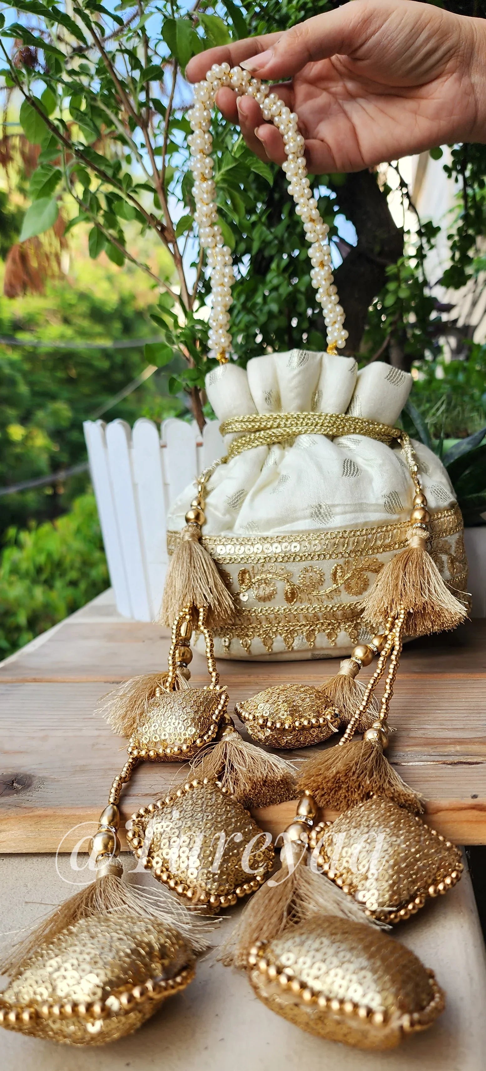 Latkan Gifting Light Potli - Tareyaa