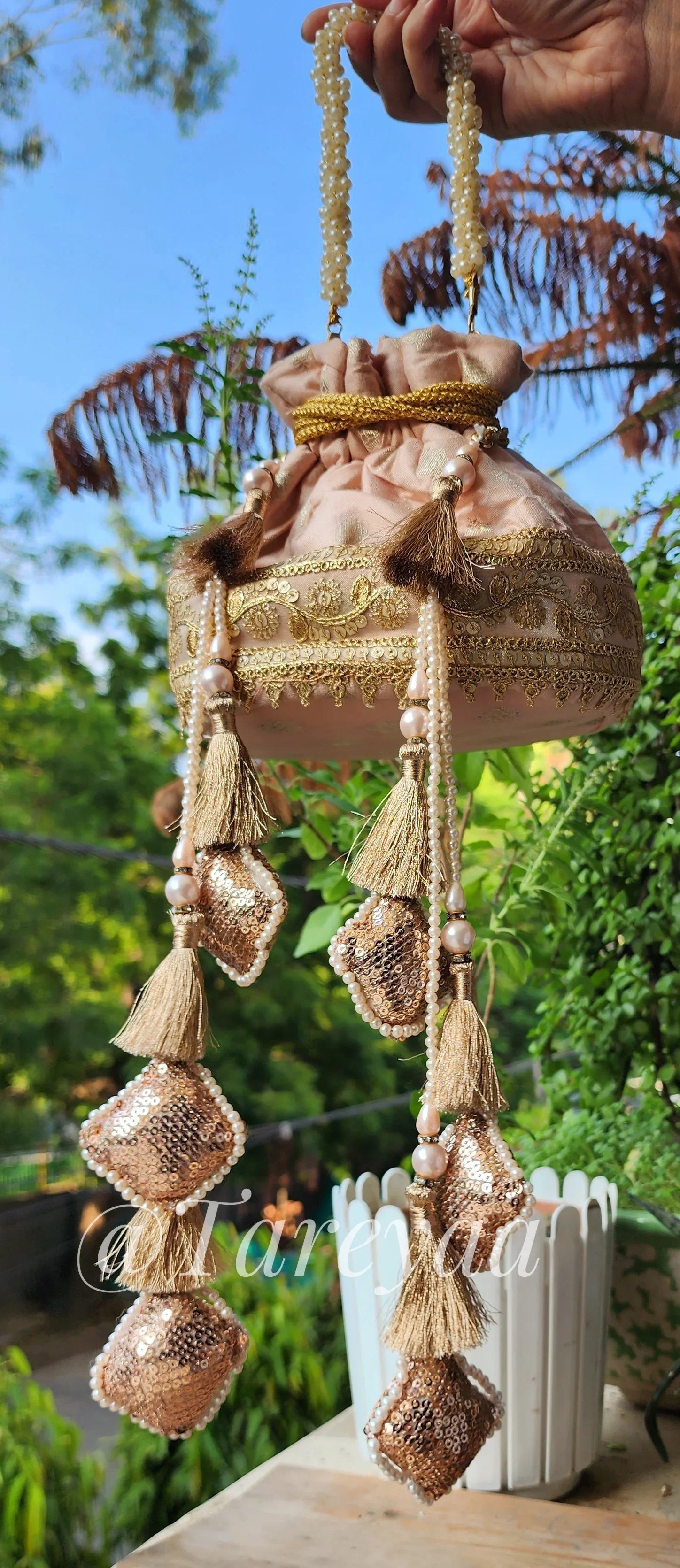 Latkan Gifting Light Potli - Tareyaa
