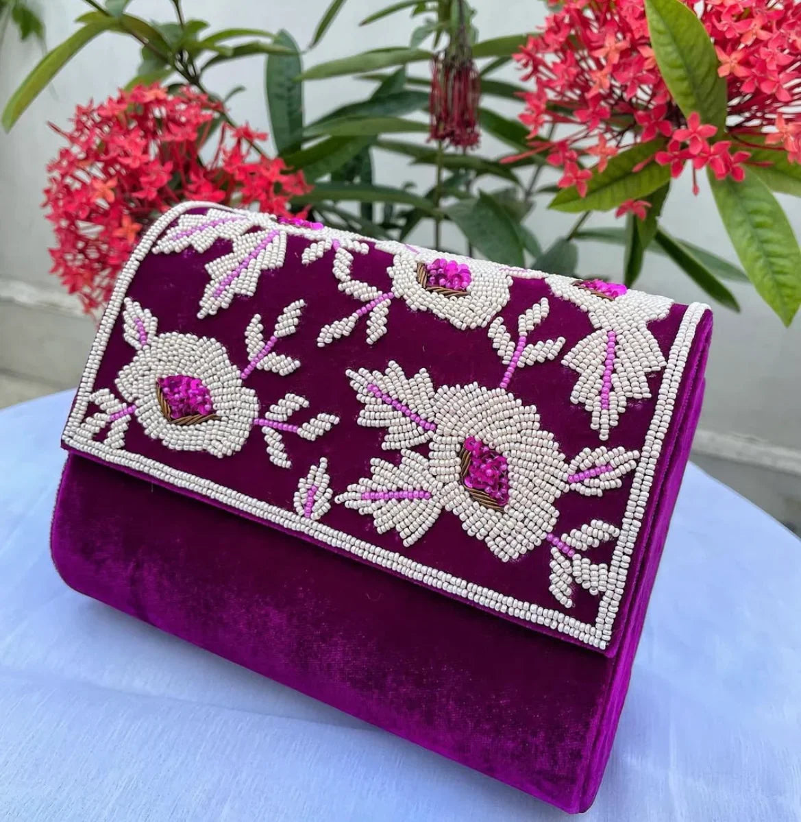 Lily clutch with sling - Tareyaa