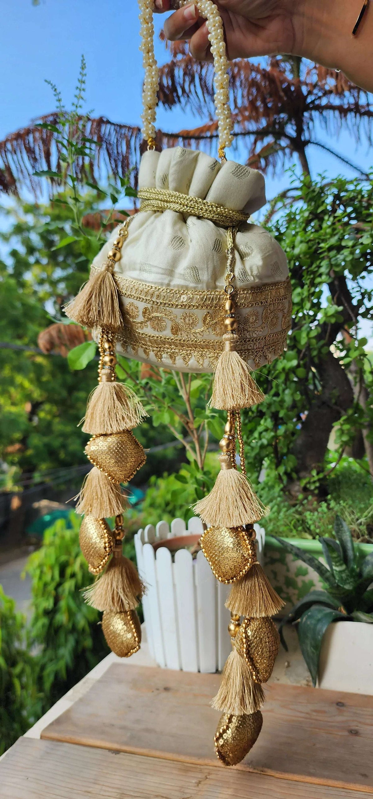 Latkan Gifting Light Potli - Tareyaa